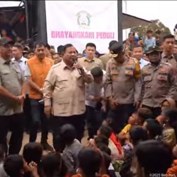Prabowo saat Datangi Tenda Pengungsian Aceh Tamiang: Jaga Lingkungan dan Penguatan ke Anak-Anak