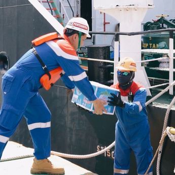 Upaya Tanpa Henti, PTK Kerahkan Bantuan dan Relawan Lewat Jalur Laut untuk Percepatan Pemulihan Bencana Sumatra