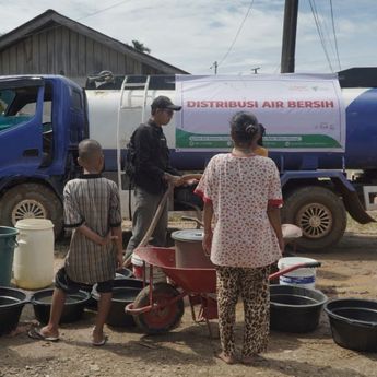Dompet Dhuafa Distribusi Air Bersih, Penuhi Kebutuhan Sahdiamin dan Penyintas Lainnya