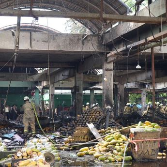 350 Kios Pedagang Pasar Induk Kramat Jati Terdampak Kebakaran