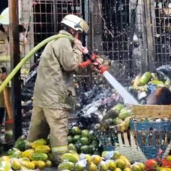 Kebakaran Pasar Induk Kramat Jati Rugikan Pedagang Hingga Rp10 Miliar