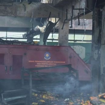 Sebanyak 350 Kios Pasar Induk Kramat Jati Ludes Terbakar