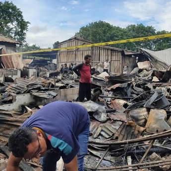 Kebakaran Hanguskan 10 Bangunan Semi Permanen di Kalideres Jakbar