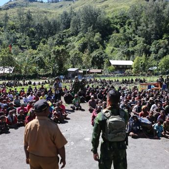 Pangkogabwilhan III Hadiri Upacara Bakar Batu, Sambut Natal di Tanah Papua