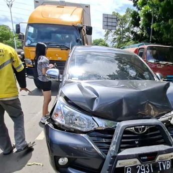 Truk Tabrak Avanza di Kramat Jati, Berlanjut Kejar-Kejaran