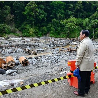 Pastikan Pemulihan Infrastruktur, Prabowo Tinjau Progres Perbaikan Jalan Lembah Anai Pascabencana