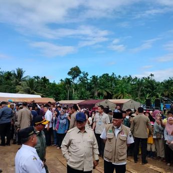 Prabowo Kunjungi Lokasi Pembangunan Hunian Sementara di Agam