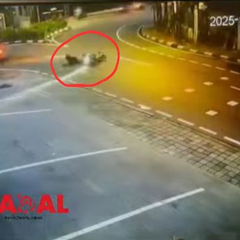 Nahas! Pemotor Tewas Dilindas Bus Mini Transjakarta di Pakubuwono