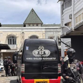 Diduga Benda Bom Ditemukan Di Depan Gereja GKPS Kota Bandung
