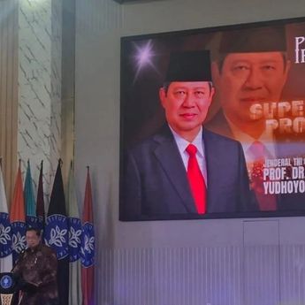 SBY Terima Penghargaan Top 100 Alumni Prominent IPB