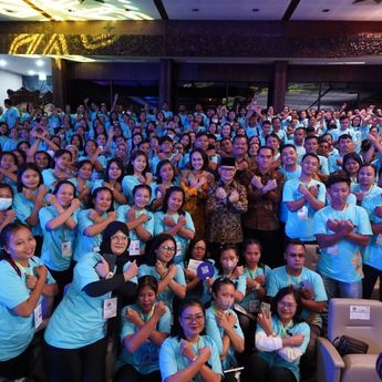 Menteri Mukhtarudin Lepas 1.035 Pekerja Migran Terampil dan Kick Off Program Quick Win Presiden Prabowo di Puncak Peringatan International Migrant Day