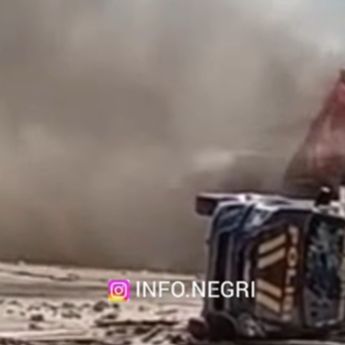 VIDEO: Polsek Muara Batang Gadis Dibakar Massa