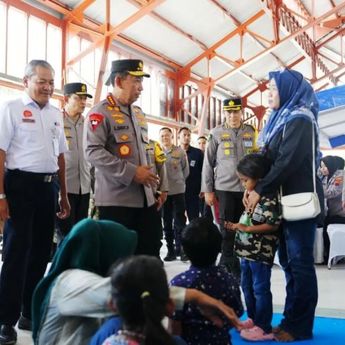 Kapolri Pastikan Keamanan dan Pelayanan Nataru di Stasiun Tawang Semarang