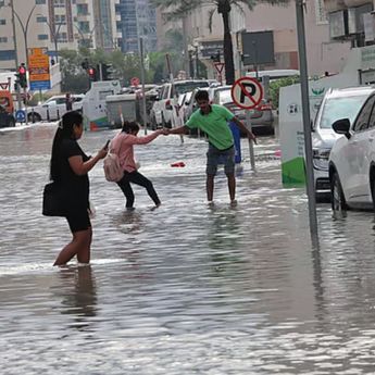 Hujan Terparah dalam 76 Tahun, Dubai Lumpuh Diterjang Banjir