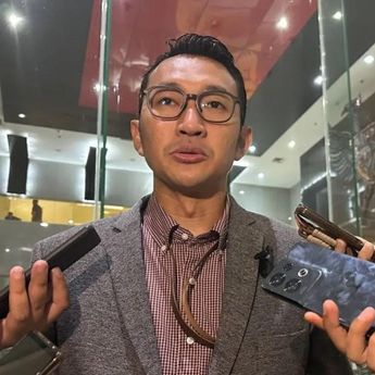 KPK Geledah Kediaman Ade Kuswara Kunang, Dokumen dan Mobil Diamankan