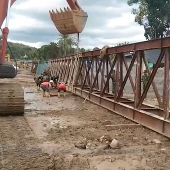 TNI dan PU Kebut Jembatan Bailey di Desa Garoga Tapanuli Selatan Rampung Januari 2026