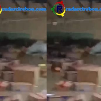 VIDEO: Gudang Toserba di Cirebon Dihantam Banjir