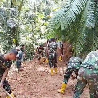 Pemulihan Pascabencana Berlanjut, TNI Buka Akses Jalan Tertimbun di Kabupaten Agam