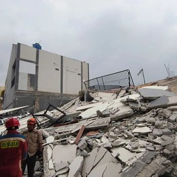 Polisi Dalami Penyebab Bangunan Parkir Roboh di Koja Jakarta Utara