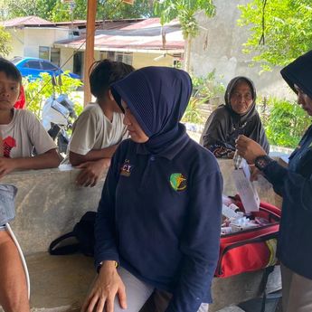 Brimob Gencarkan Pengobatan Gratis dan Bersihkan Sekolah di Palembayan Agam