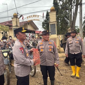 Wakapolri Kunjungi Aceh Tamiang, Minta Pembukaan Jalur Logistik Dipercepat