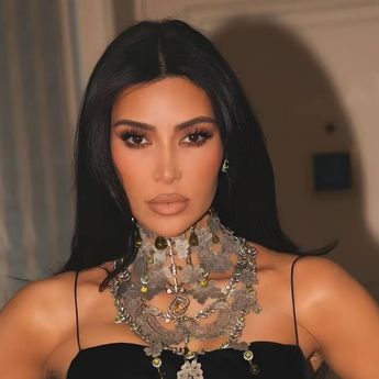 Kim Kardashian Dikecam PETA Setelah Beri Hadiah Anak Anjing Untuk 4 Anaknya