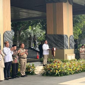 Pemprov DKI Serahkan 6.050 Ijazah Siswa yang Ditahan Sekolah Sepanjang 2025