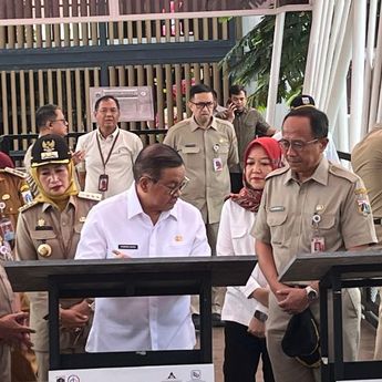 Pramono Resmikan 2 JPO, Pakai Bahan Conwood Cegah Material Dicuri