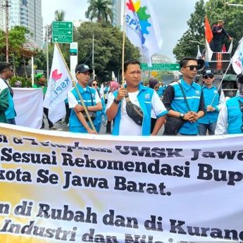 Aksi Buruh Hari Kedua, Desak Pengembalian UMSK 19 Daerah di Jawa Barat