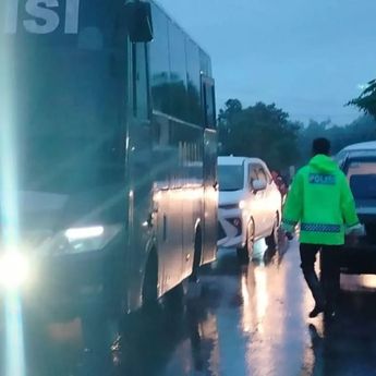 Banjir Rendam Jalan Nasional Padang&ndash;Pasaman Barat Setinggi Hingga Satu Meter