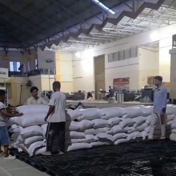 Pengungsi Sudah Pindah, BULOG Manfaatkan GOR Aceh Tamiang Jadi Gudang Beras