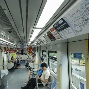 Malam Tahun Baru 2026, LRT Jakarta Buka Sampai  Pukul 02.00 Pagi