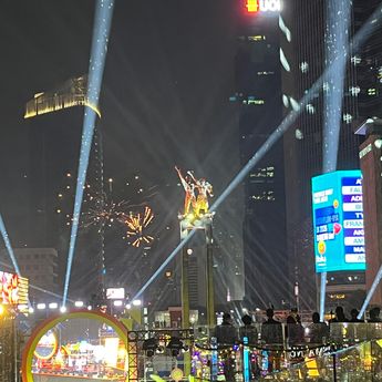 Meski Dilarang, Kembang Api Tetap Nyala di Bundaran HI saat Malam Tahun Baru