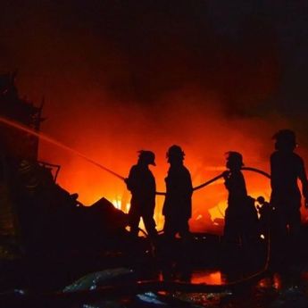 Lebih dari 1.800 Mobil Dibakar Saat Perayaan Tahun Baru di Prancis