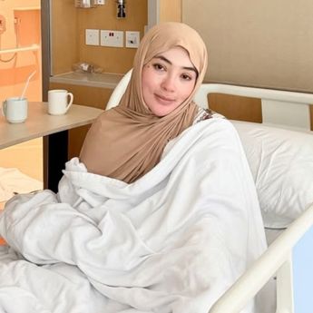 Shella Saukia Keracunan Makanan dan Dilarikan ke RS Singapura