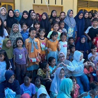 Senyum Anak-anak Langkat Merekah Usai Dapat Pendampingan Psikososial dari Menteri PPPA Pasca Banjir