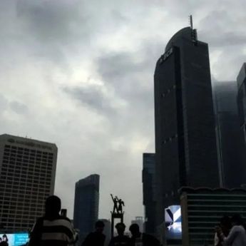 Jakarta Diprakirakan Berawan Tebal Mulai Minggu Pagi Hingga Siang