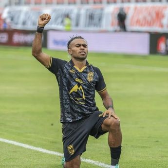 Malut United Hajar PSBS Biak 6-2