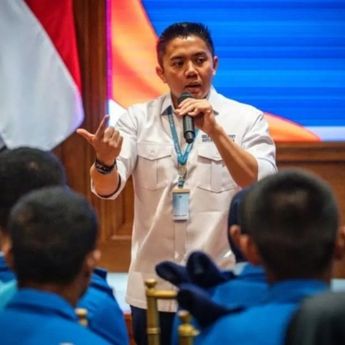 Seskab Teddy Berbagi Kisah dan Pengalaman dengan Siswa SMA Taruna Nusantara