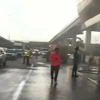 Kondisi Terkini Kebakaran Bus di Km 6 Tol Jakarta&ndash;Cikampek