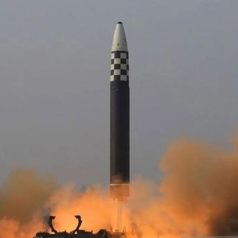 Kim Jong Un Pimpin Uji Rudal Hipersonik di Tengah Ketegangan Amerika dan Venezuela