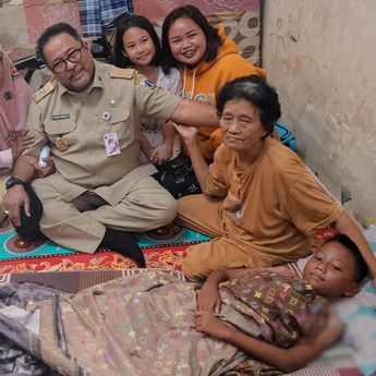 Rano Karno Jenguk Siswa SDN Kalibaru 01 Korban Kecelakaan Mobil SPPG