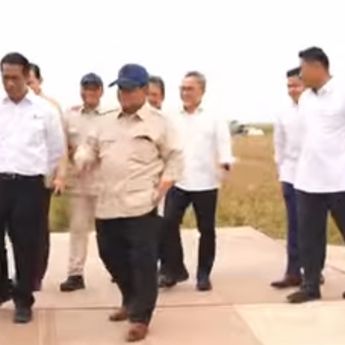 Prabowo Umumkan Indonesia Capai Swasembada Beras di Karawang