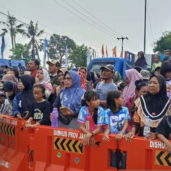 Tempuh 3 Kilometer Demi Bertemu Prabowo di Karawang, Rasman: Saya Ingin Sekali Lihat dari Dekat