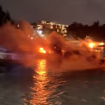 Kebakaran Hebat di Dermaga Phuket, 22 Speedboat Hangus