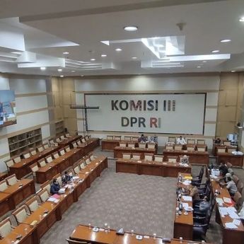 DPR Tegaskan Kedudukan Polri Harus Tetap Berada di Bawah Presiden