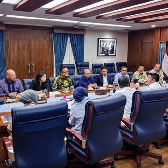 Seskab Teddy Gelar Rapat Lintas Kementerian dan BUMN Bahas Pemulihan Pascabencana