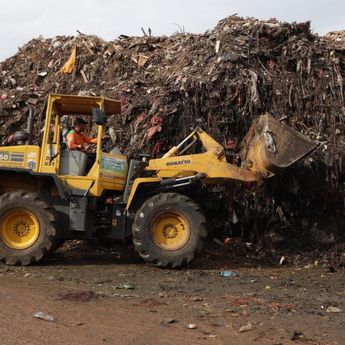 Musim Buah Picu Lonjakan Sampah di Pasar Induk Kramat Jati, Sudin LH Kerahkan 25 Armada