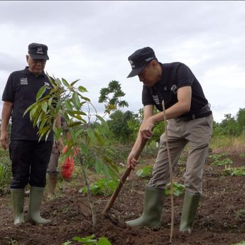 Ahmadiyah Indonesia Tanam 10.500 Pohon di Bogor