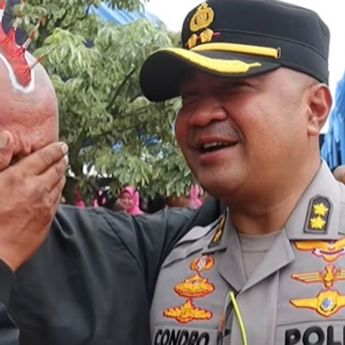 Warga Nangis Ditinggal Kapolres Serang yang Dimutasi